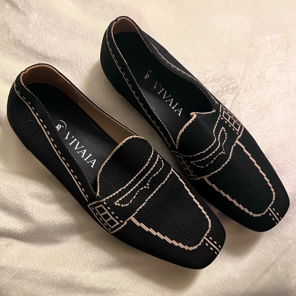 LIKE NEW Vivaia Flats
